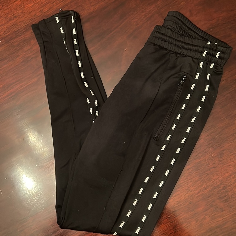 PINK black zippered pockets & ankles leggings